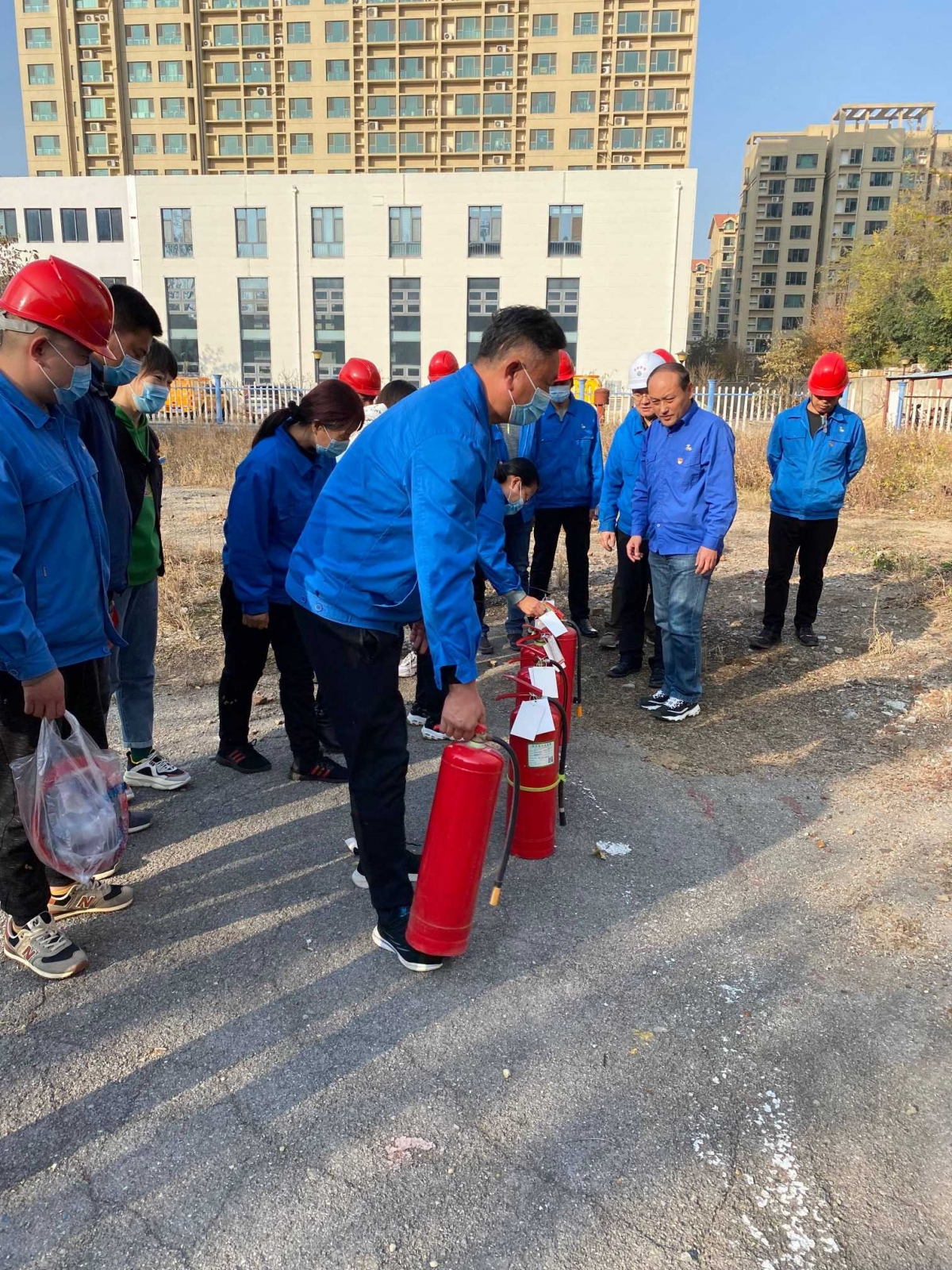 淄博市自來水有限責任公司新區(qū)分公司開展新時代文明志愿服務(wù)活動 (1)(1)(1)